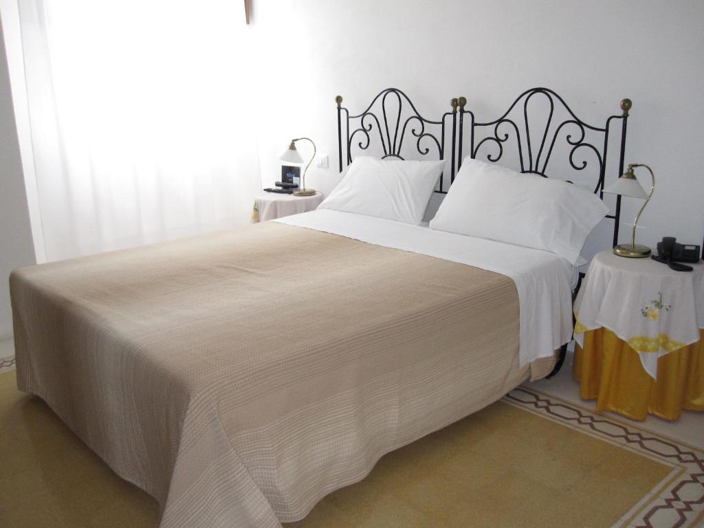 Hotel Santa Marina Antica Foresteria Santa Marina Salina Room photo